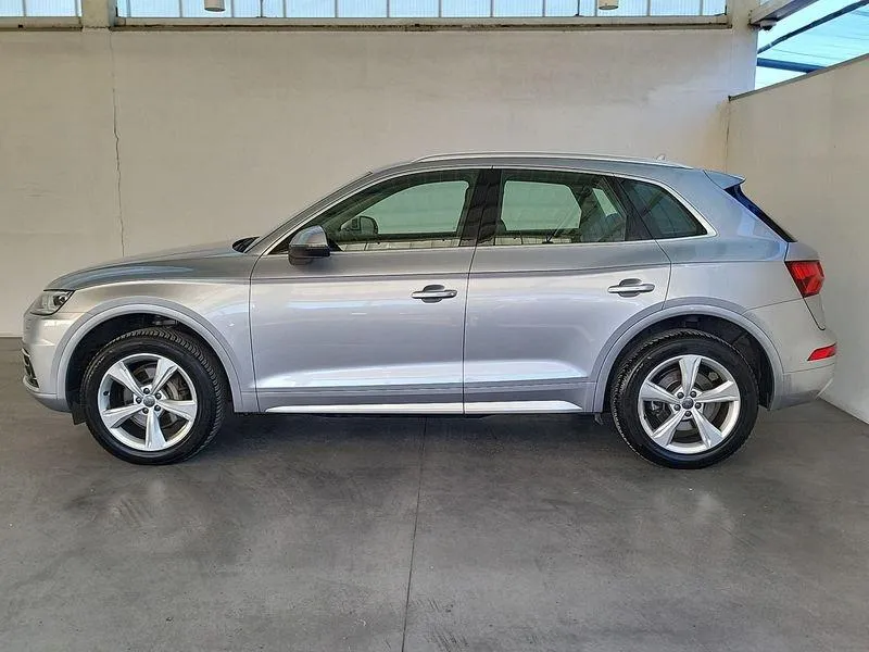 AUDI Q5 2.0 TDI quattro S tr. Business Sport Image 3